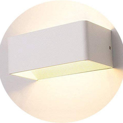 Moderne LED-Wandleuchte – Warmweißes Licht – Abstrahlwinkel nach oben und unten – Atmosphärenreich und energieeffizient